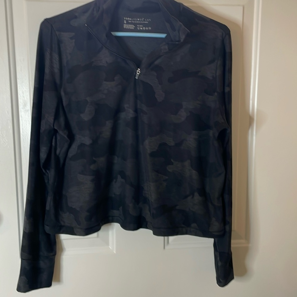 Yogalicious Women's Black Camo Quarter-Zip Pullover